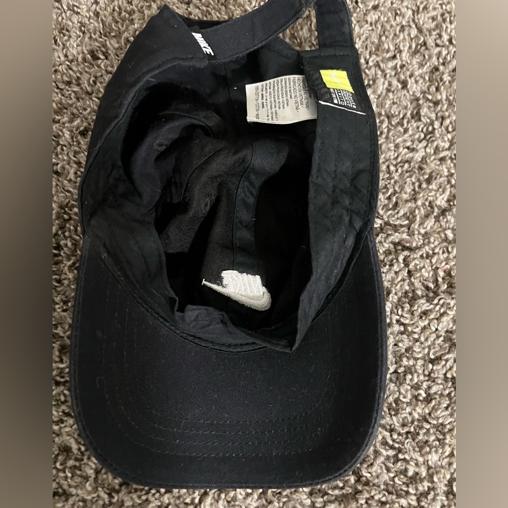 Nike hat - Picture 2 of 3